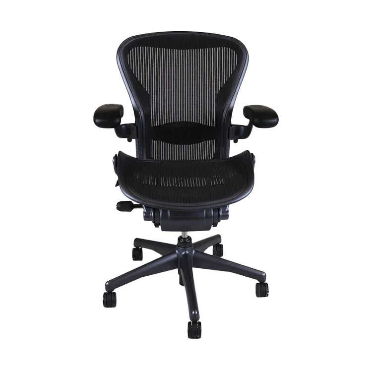The Herman Miller Aeron, Size B, Full house has been refurbished to near factory standards. A mesh chair with every adjustment you would ever require to provide the perfect ergonomic experience. Adjustable arms, Adjustable height and Lumber and in Graphite. This is a Front view .